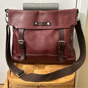 Marco Buggiani - made in Italy
Burgundy/Brown Leather Satchel/Messenger bag